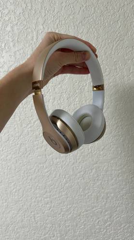 Beats Solo 3 Wireless Rose Gold