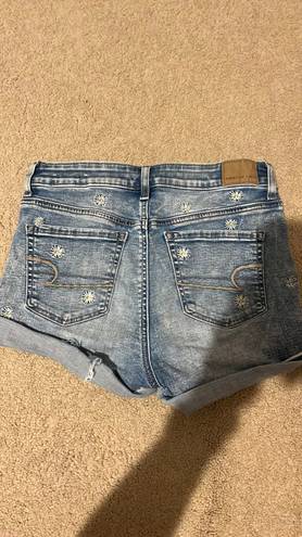 Daisy Embroidered Light Wash Jean Shorts