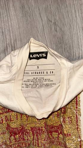 Levi’s cropped tee