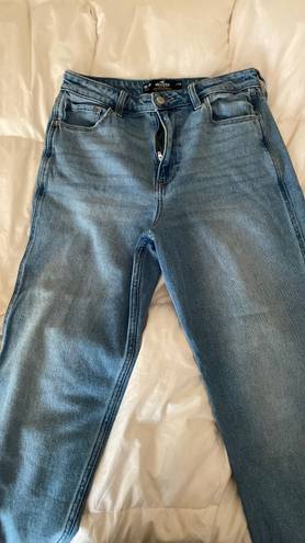 Hollister Ultra High-Rise Mom Jean