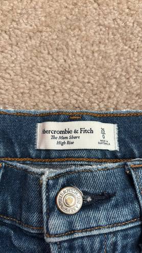 Abercrombie & Fitch : The Mom Short High Rise