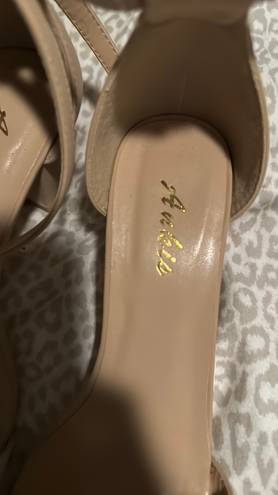 Nude Heels Tan Size 7