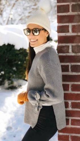 Tuckernuck  Bloggers Favorite all:row Bow Sleeve Side Slit Sweater Small Gray