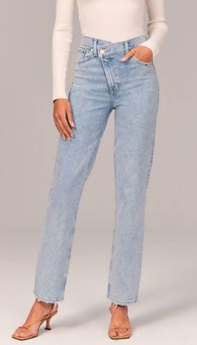 Abercrombie & Fitch Ultra High Rise 90s Straight Jean 