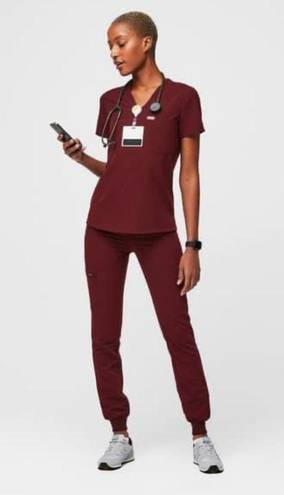 FIGS Scrubs Set