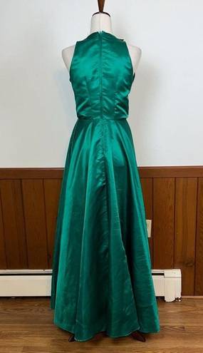 None Beautiful Custom Made Emerald Green Gown!