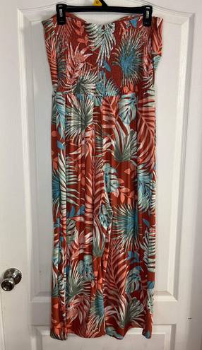 No Bo  undaries Women’s Coral Floral Romper Size XL (15/17). 1133