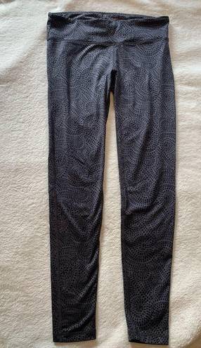 L.L.Bean  Women’s Gray Spiral Patterned Activewear Leggings - Size Small