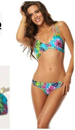 PilyQ  floral reversible bikini top. NWT