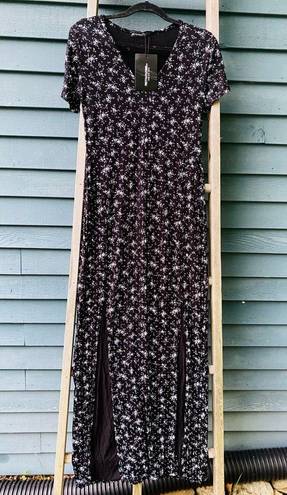 Pretty Little Thing NWT  black ditsy floral split detail maxi dress size/6