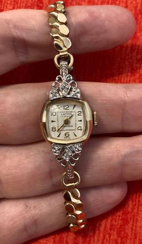 Woman’s vintage Swiss made 14kt RGP Lathin wrist watch! Gold