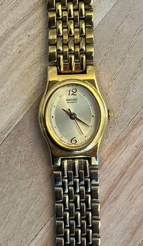 Seiko  Ladies Watch Vintage Gold Tone Bracelet Gold Tone Oval Dial