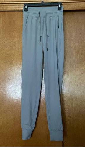 Zyia  Heathered Gray Ascend Joggers Size Small