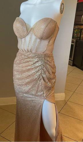 Cinderella Divine Women’s formal sparkly dress size 4
Brand is 
Rose gold color