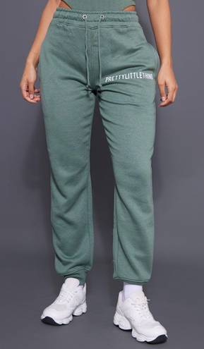 Pretty Little Thing Green sweatpants