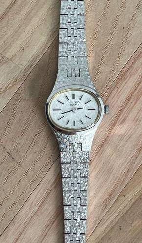 Seiko  Ladies Watch Vintage White Gold Tone Metal Bracelet and Dial Gorgeous