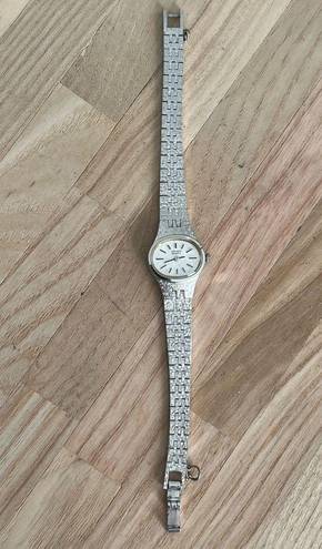 Seiko  Ladies Watch Vintage White Gold Tone Metal Bracelet and Dial Gorgeous