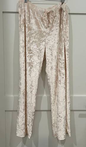 Natori Josie  Crushed Velvet Pajama Set