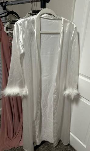 Robe White Size M