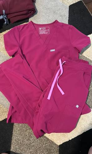 FIGS Scrubs Set