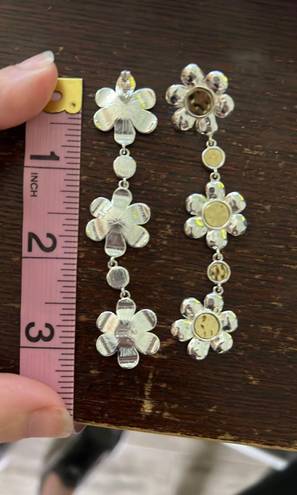 Daisy Dangle earrings