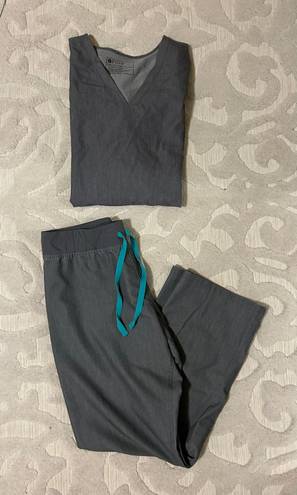 FIGS Scrubs Set