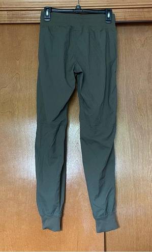 Zyia  Active Olive Trail Athleisure Joggers Size Small