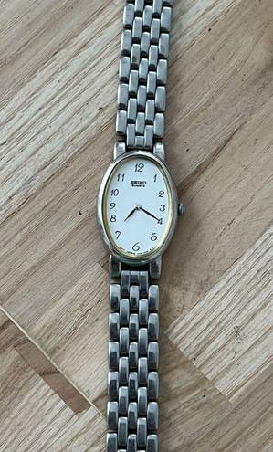 Seiko  Vintage Ladies Watch Oval White Dial Stainless Basket-Weave Bracelet