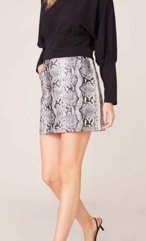 BB Dakota  mini skirt sz 4 style BK109457 Python On The Prowl Snakeskin z