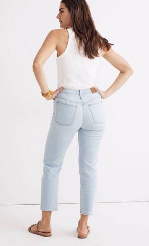 Madewell $138  Mid-Rise Classic Straight Jeans in Wellingford Wash: Knee-Rip 29