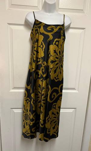 Natori Private Luxuries Black Gold Floral Medallion Sleeveless Nightgown