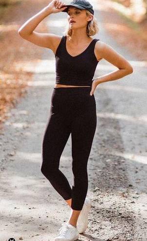 ALBION FIT NWT  High Waisted Black Capris Leggings Size Medium