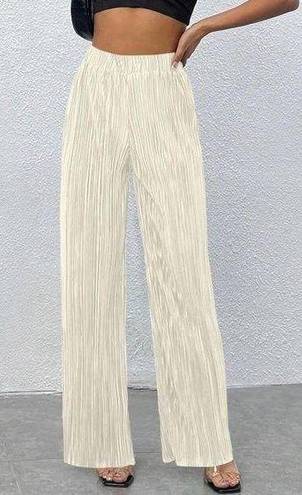 Bershka NWT  Pleated Wide Leg Palazzo Pants Size L, Cream New with Tag