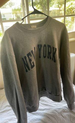 Brandy Melville New York Sweater Size M