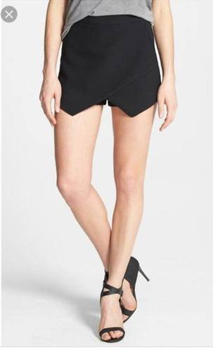 Sophie Rue  Black Flap Shorts Size Small