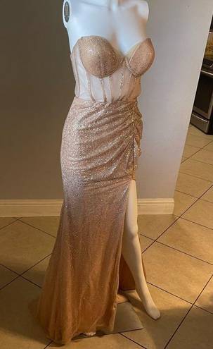 Cinderella Divine Women’s formal sparkly dress size 4
Brand is 
Rose gold color