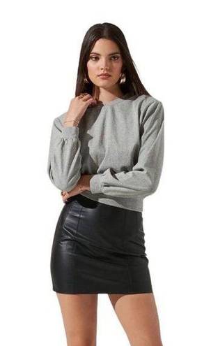 ASTR NWT  The Label Volume Padded Shoulder Pullover Sweatshirt in Heather Grey