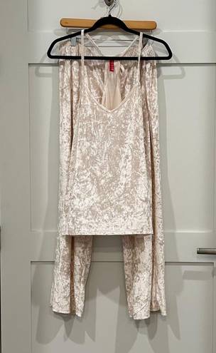 Natori Josie  Crushed Velvet Pajama Set