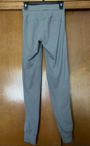 Zyia  Heathered Gray Ascend Joggers Size Small