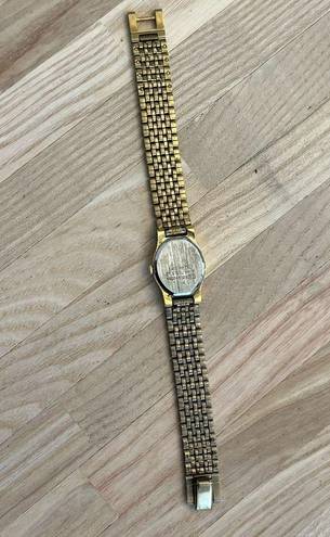 Seiko  Ladies Watch Vintage Gold Tone Bracelet Gold Tone Oval Dial