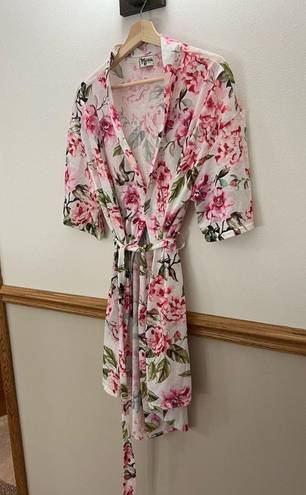 Show Me Your Mumu EUC  Bridal White and Pink Floral Robe Size S-L