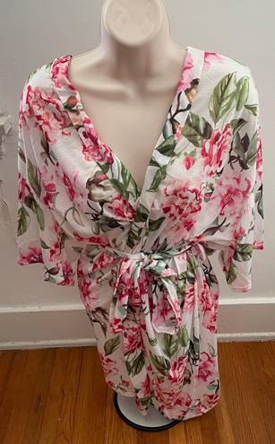 Show Me Your Mumu Brie Robe in Garden Of Blooms Pink And White Floral, one size