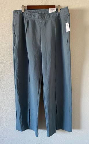 Old Navy NWT  High Rise Dynamic Sweats