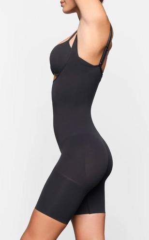 SKIMS NEW  Seamless Sculpt Butt Lifting Open Bust Bodysuit in Onyx Size S