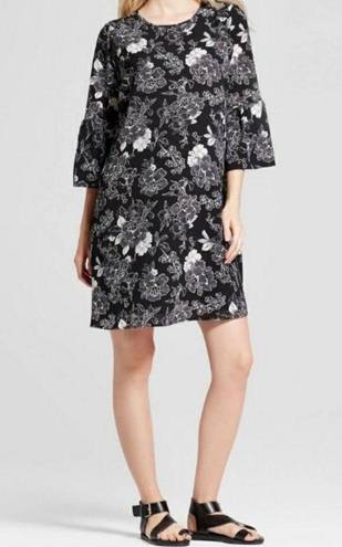 Isabel Maternity floral dress bell sleeves women’s dress Size Large