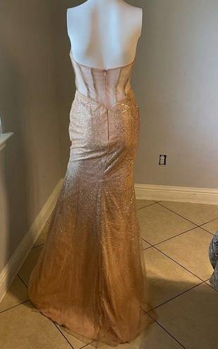 Cinderella Divine Women’s formal sparkly dress size 4
Brand is 
Rose gold color