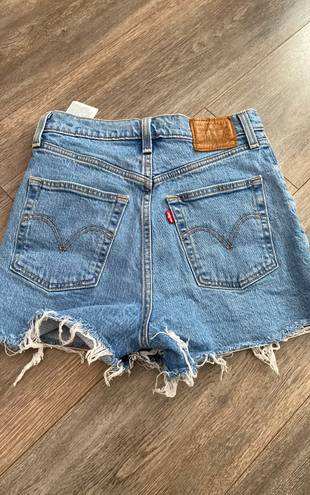 Levi’s Ribcage Shorts