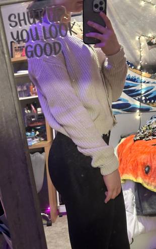 moon&madison White Knit Cropped sweater