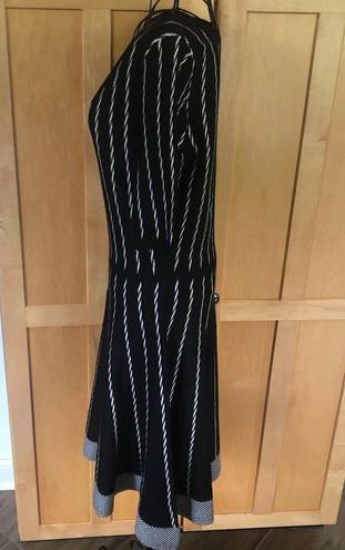 Gabby Skye black and cream striped sweater Dress size Medium