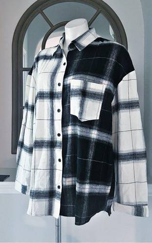 New Look  Plaid Button Up Shirt in Black & White Size 1X New w/Tag